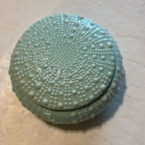 Ceramic bowl with lid